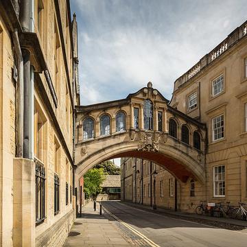 1280px university of oxford the bridge of sighs